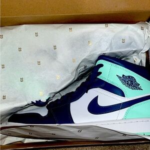 Nike Air Jordan 1 mid